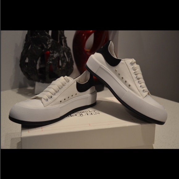 Brand New Alexander McQueen size 12 - Picture 3 of 7